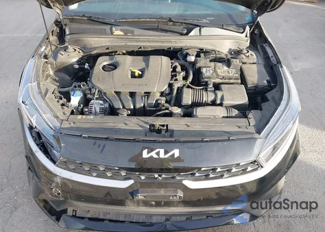 2023 Kia Forte Lxs z USA, uszkodzony, nr VIN 3KPF24AD7PE603414